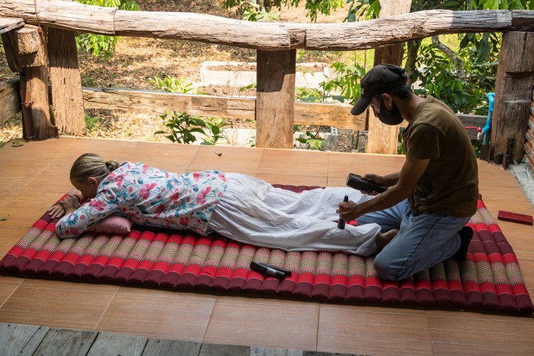 massage traditional thai medicine chiang rai thailand chez l'habitant homestay 