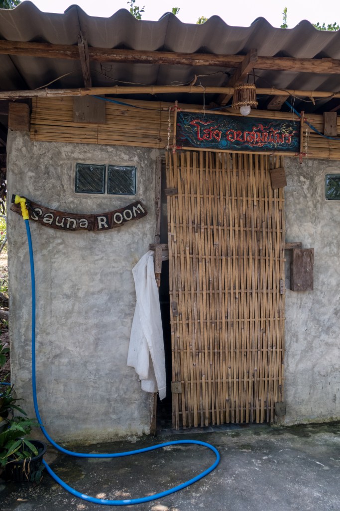 herbal spa sauna chiang rai therapeutic traditional medicine thai thailand homestay out of the tracks chez l'habitant